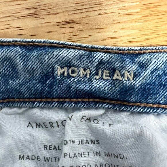 American Eagle Womens Distressed Mom Jeans Mid Rise Size 6 - Picture 9 of 10